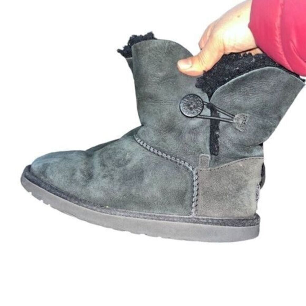 Ugg kids boots size 4 winter